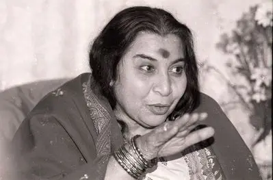 India - Simbolistica Oului, A Pasarilor Si Gesturile Lui Iisus Shri Mataji Nirmala Devi
