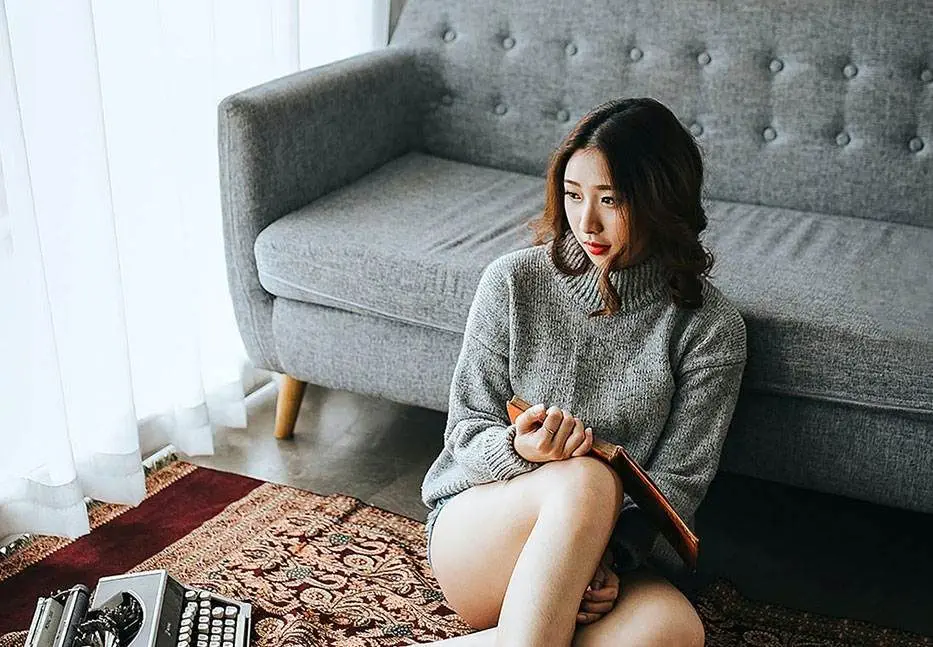 Girl-Work-From-Home